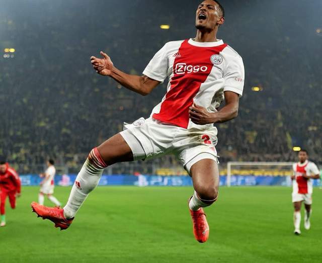 南宫体育-阿贾克斯迎CBA常规赛关键赛，今晚豪取连胜，赛场秩序良好，更衣室氛围转暖的简单介绍