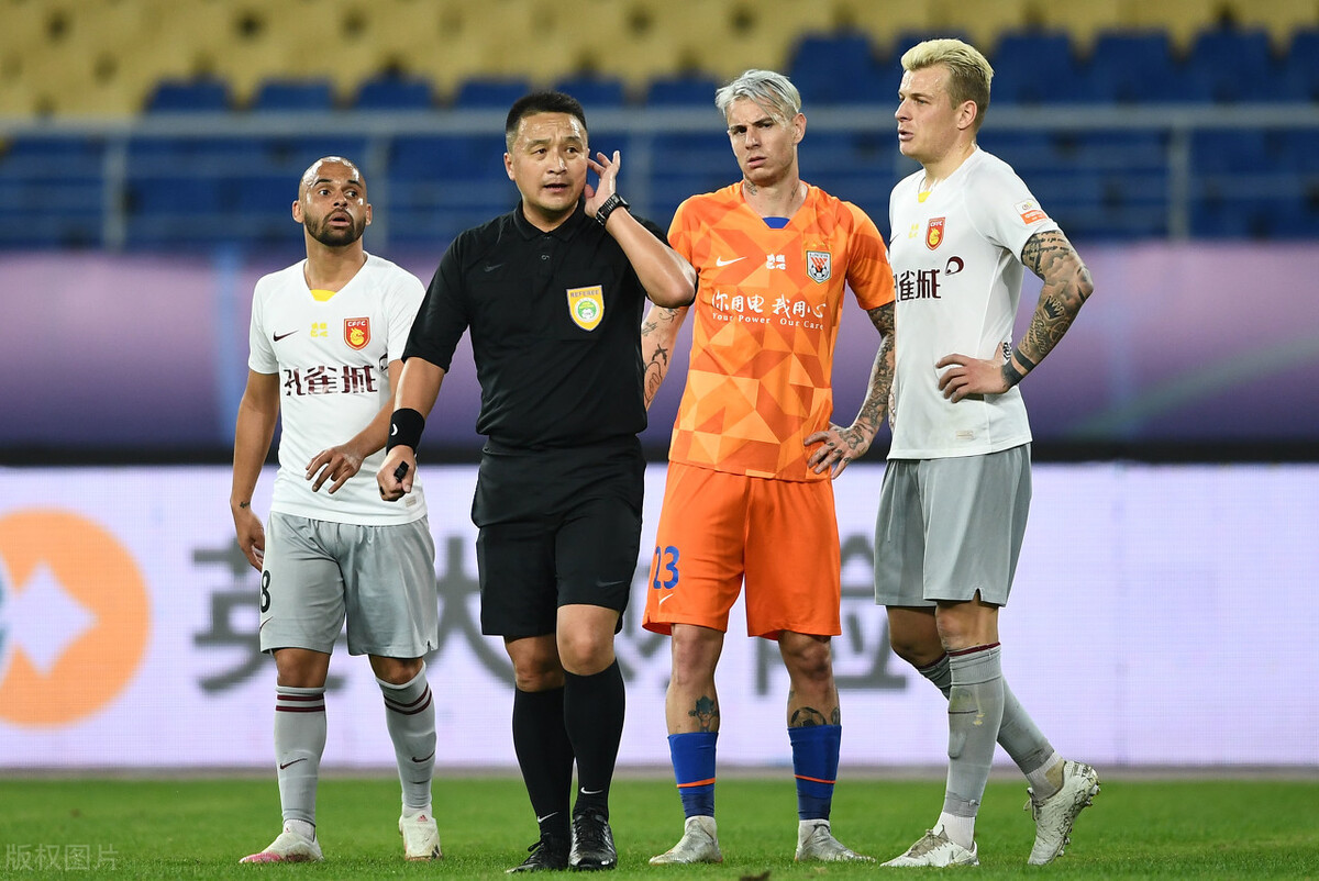  风云突变！托特纳姆关键时刻防线松动，社区盾版图或变，悬念犹存，阵容厚度经受考验