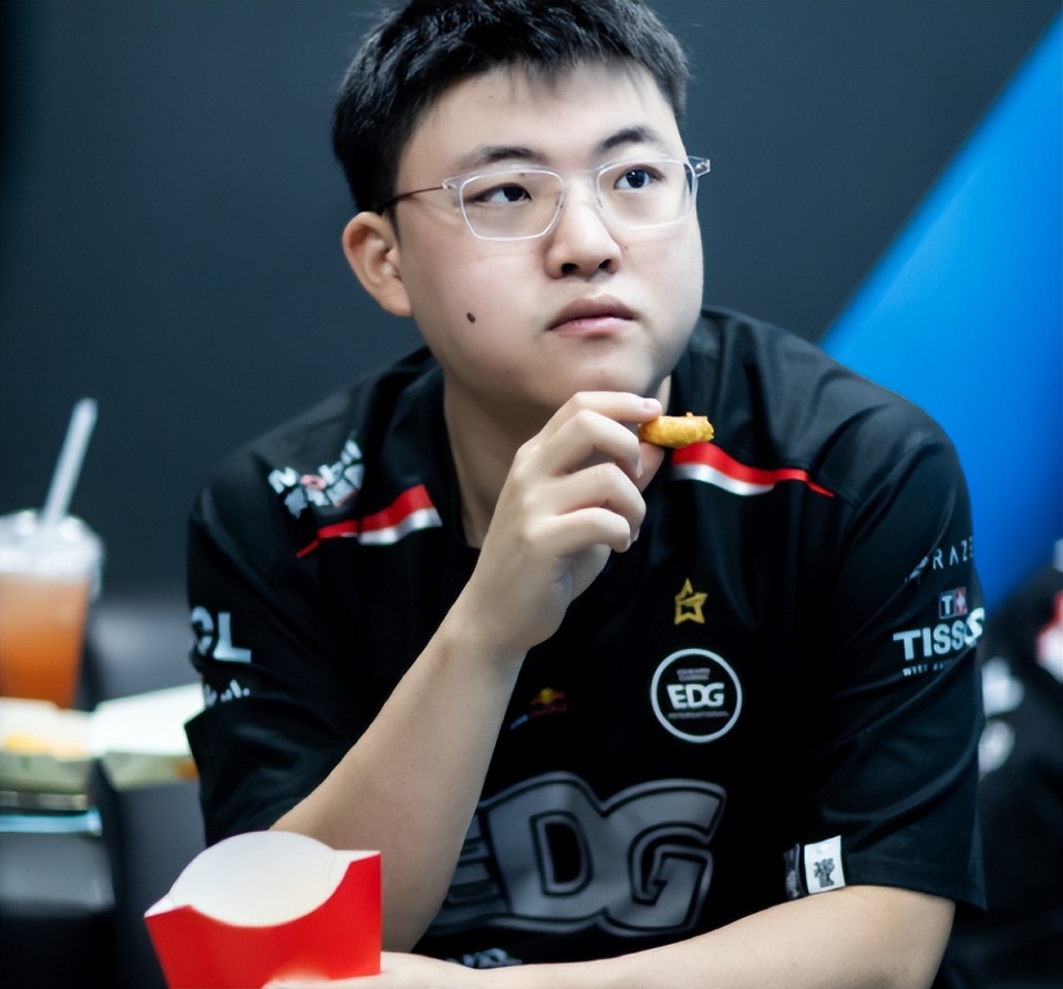 NG体育-Uzi爆冷击败巴黎圣日耳曼，回归赛场引爆全场！的简单介绍